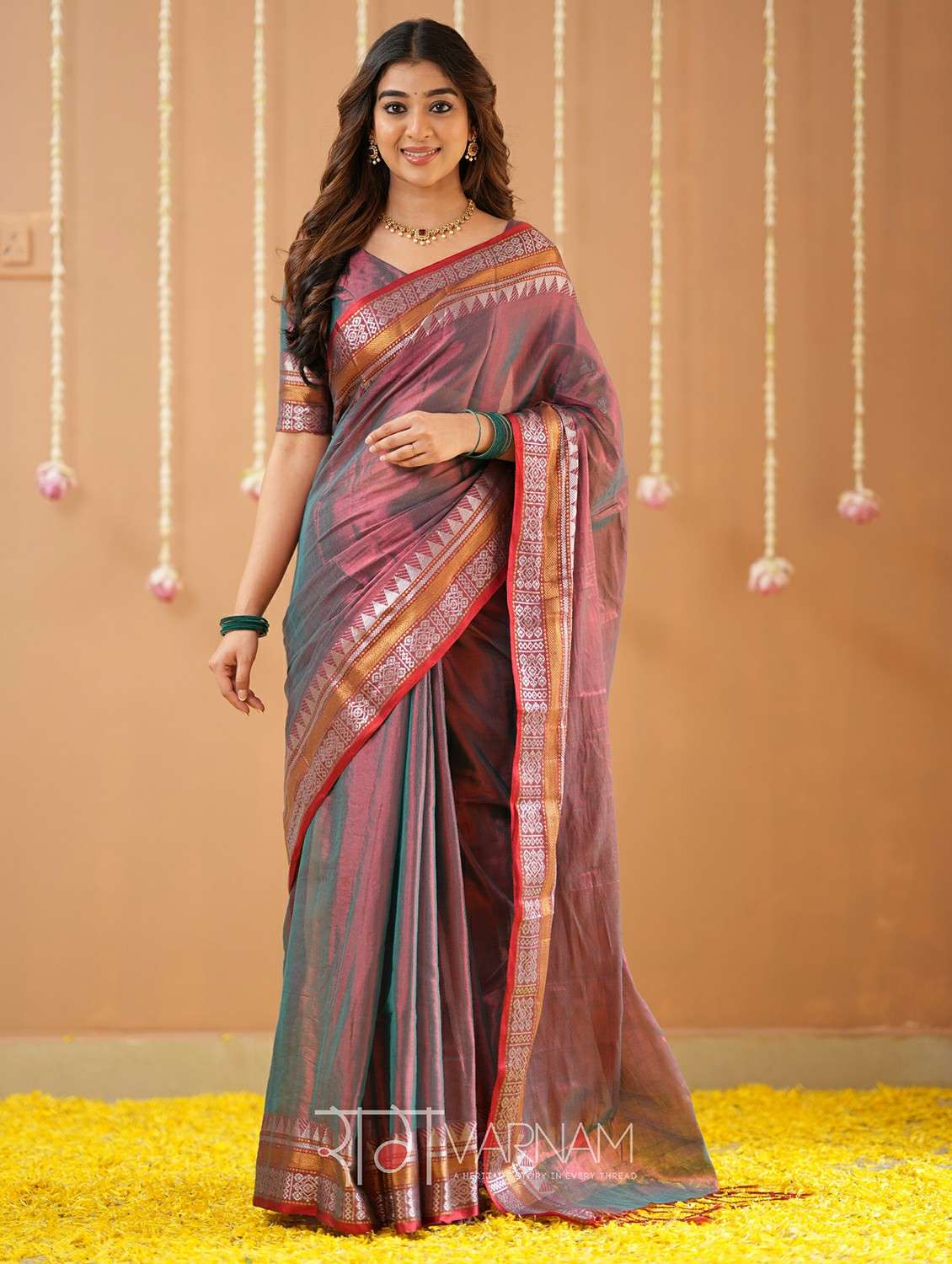 women solid with bordered handloom saree with blouse