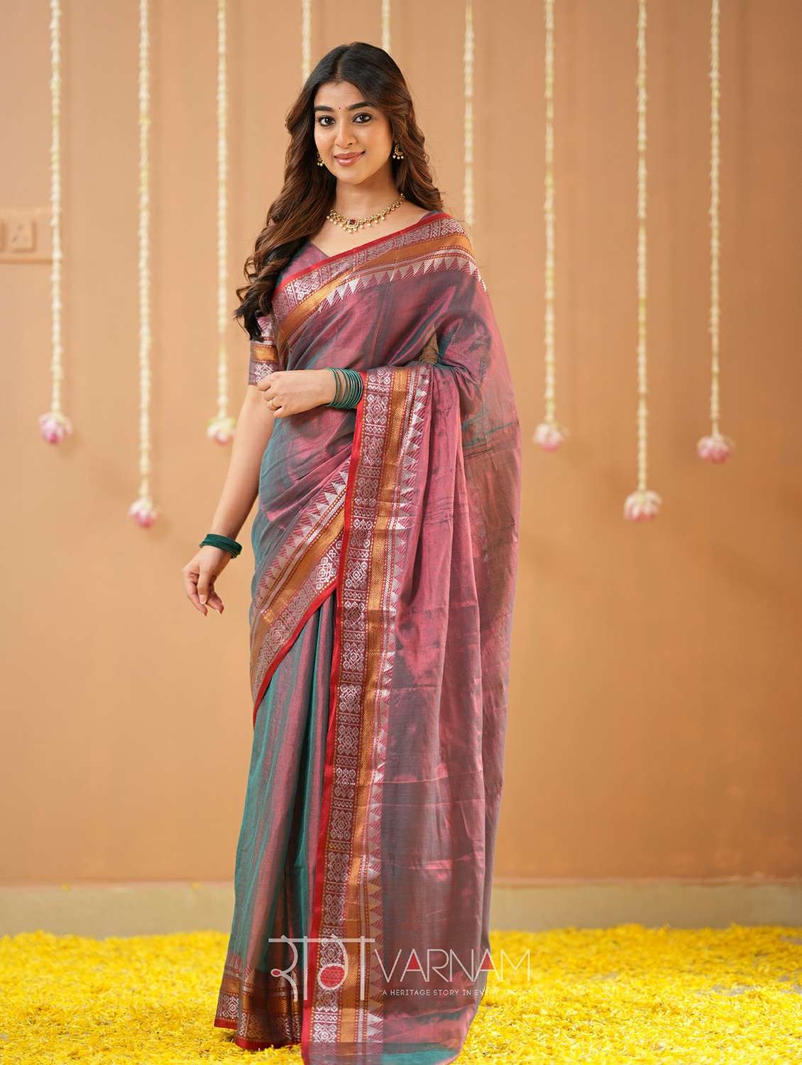 women solid with bordered handloom saree with blouse - 22145089 -  Standard Image - 1