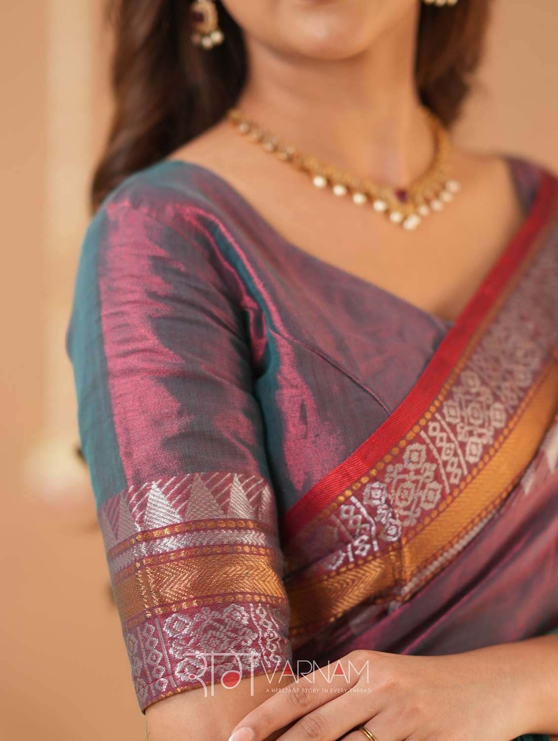 women solid with bordered handloom saree with blouse - 22145089 -  Standard Image - 6