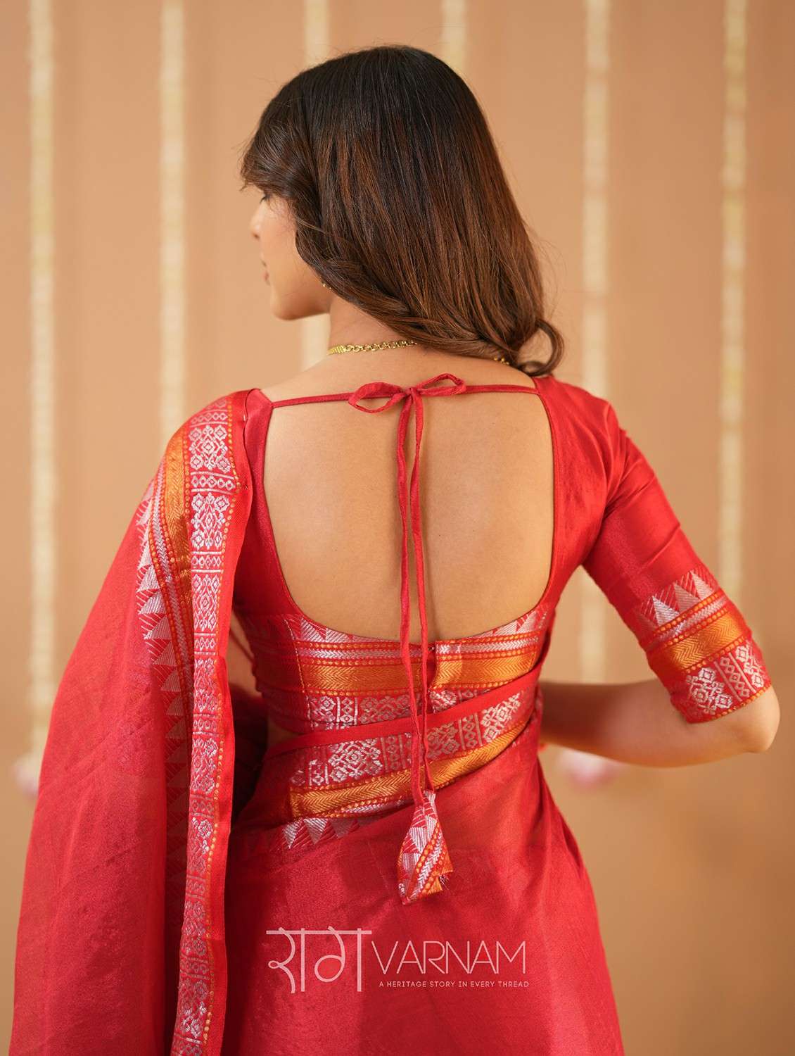 women solid with bordered handloom saree with blouse - 22145091 -  Standard Image - 4