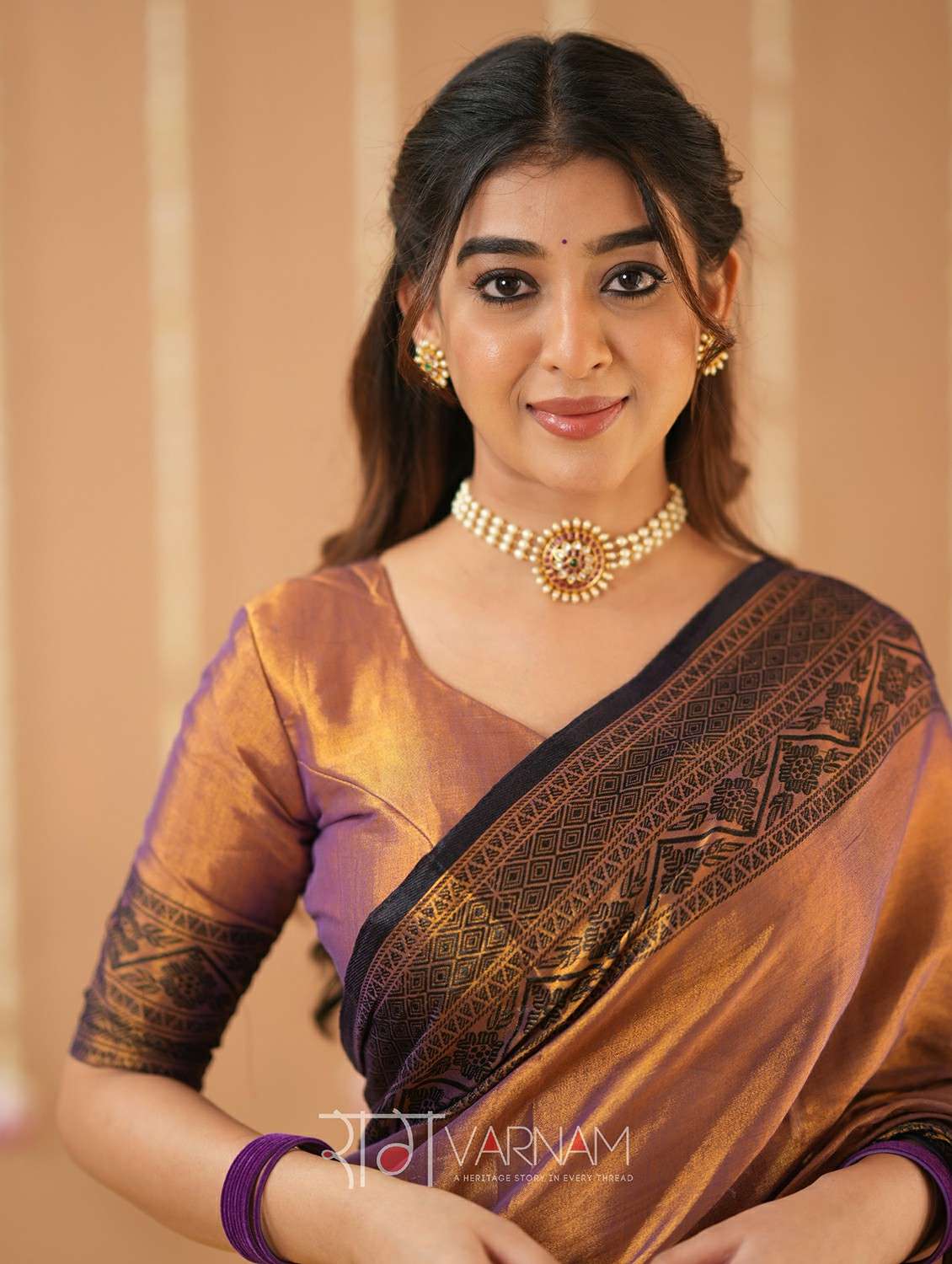 women solid with bordered handloom saree with blouse - 22145092 -  Standard Image - 4