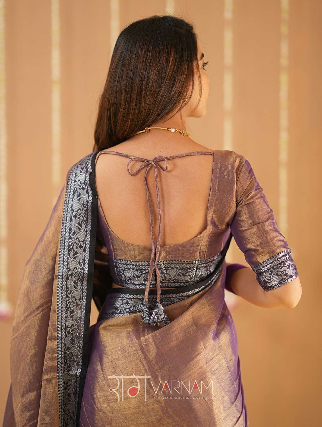 women solid with bordered handloom saree with blouse - 22145097 -  Standard Image - 4