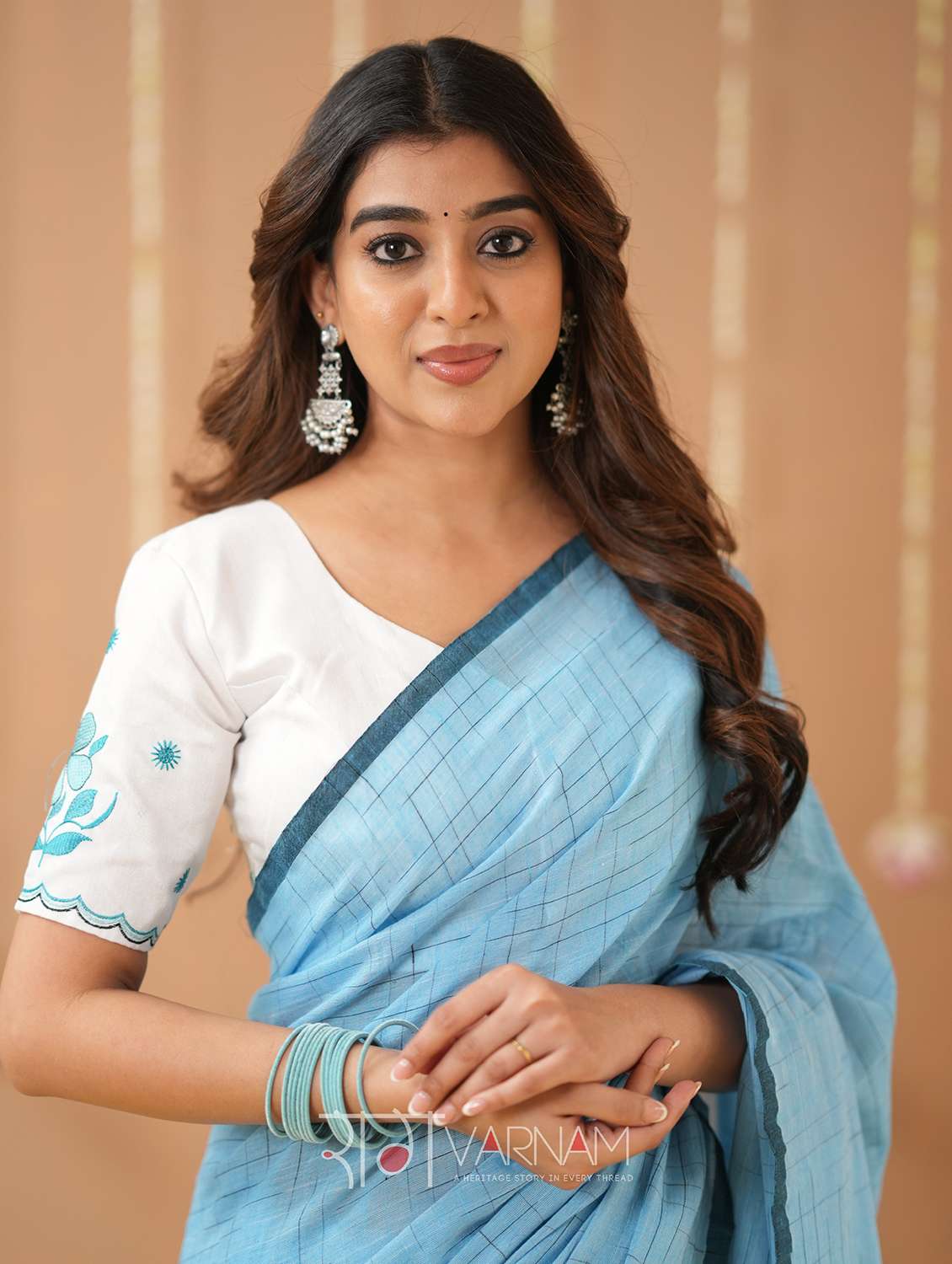 women self design handloom saree with blouse - 22145100 -  Standard Image - 4