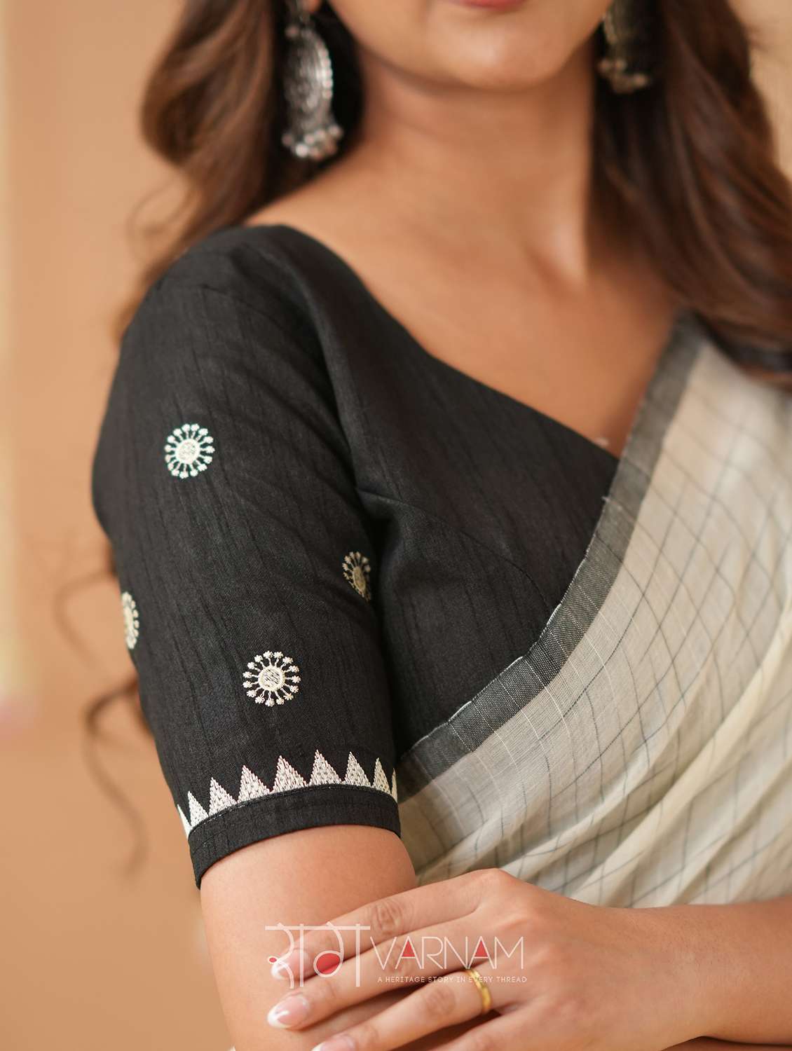 women self design handloom saree with blouse - 22145102 -  Standard Image - 6