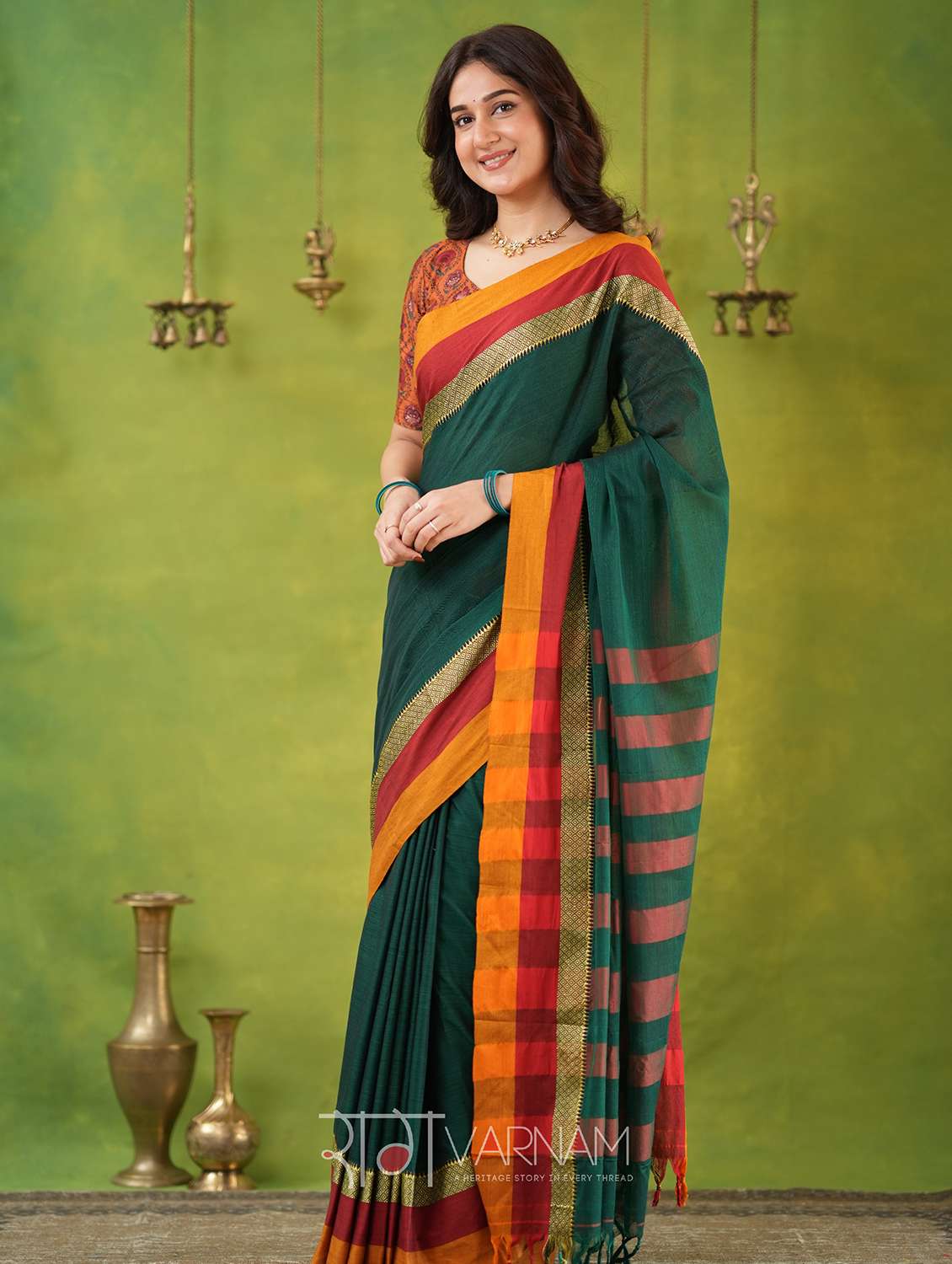 women solid with bordered narayanpet saree with blouse - 22145103 -  Standard Image - 1