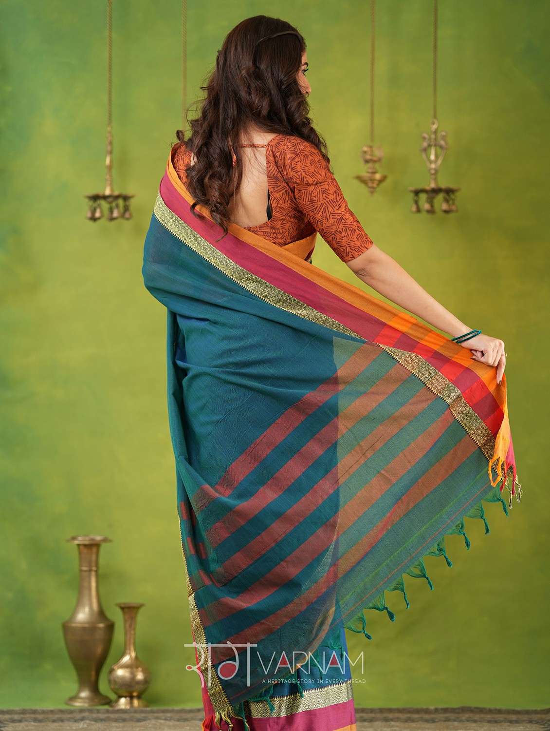 women solid with bordered narayanpet saree with blouse - 22145105 -  Standard Image - 1