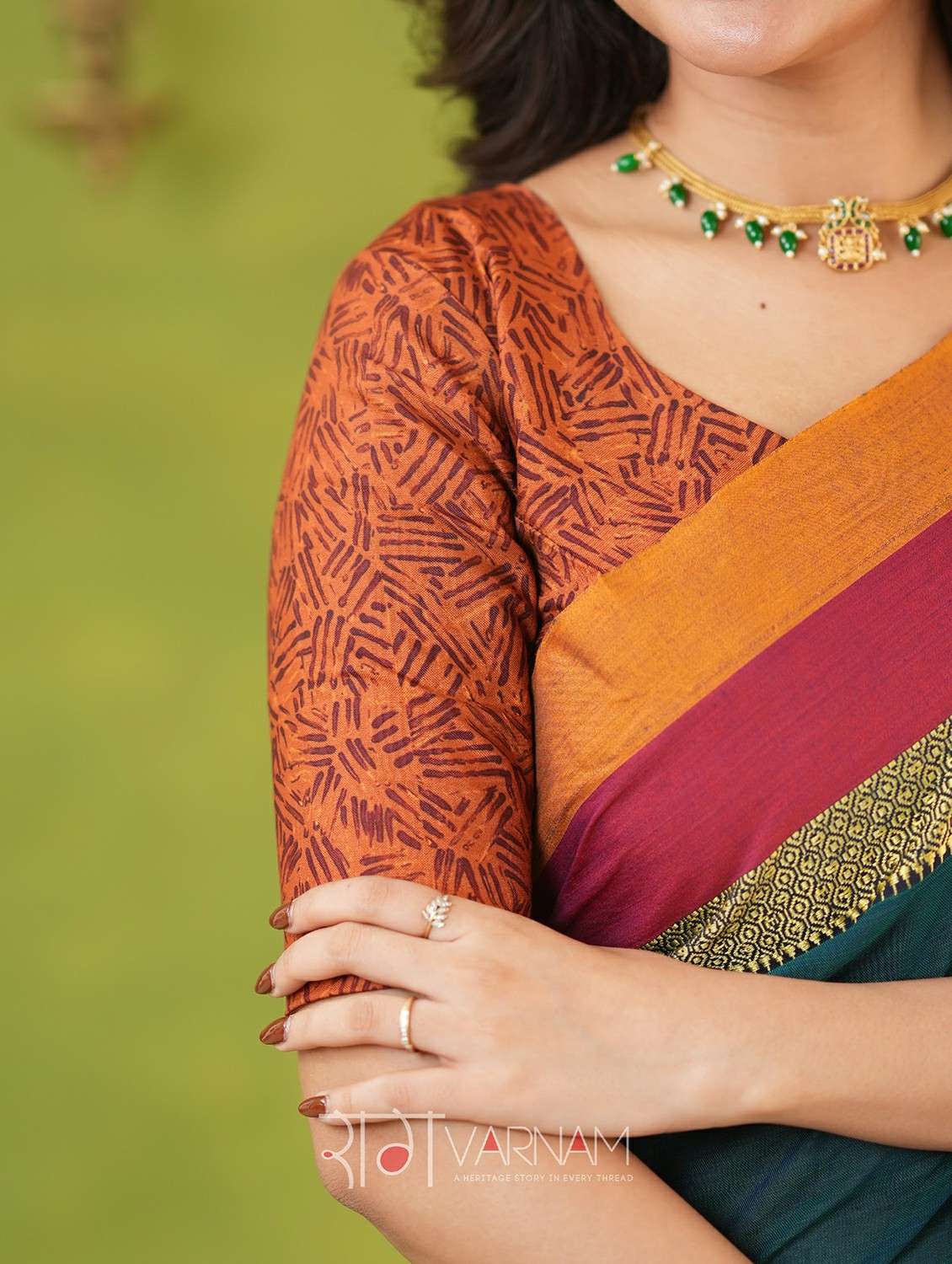 women solid with bordered narayanpet saree with blouse - 22145105 -  Standard Image - 4