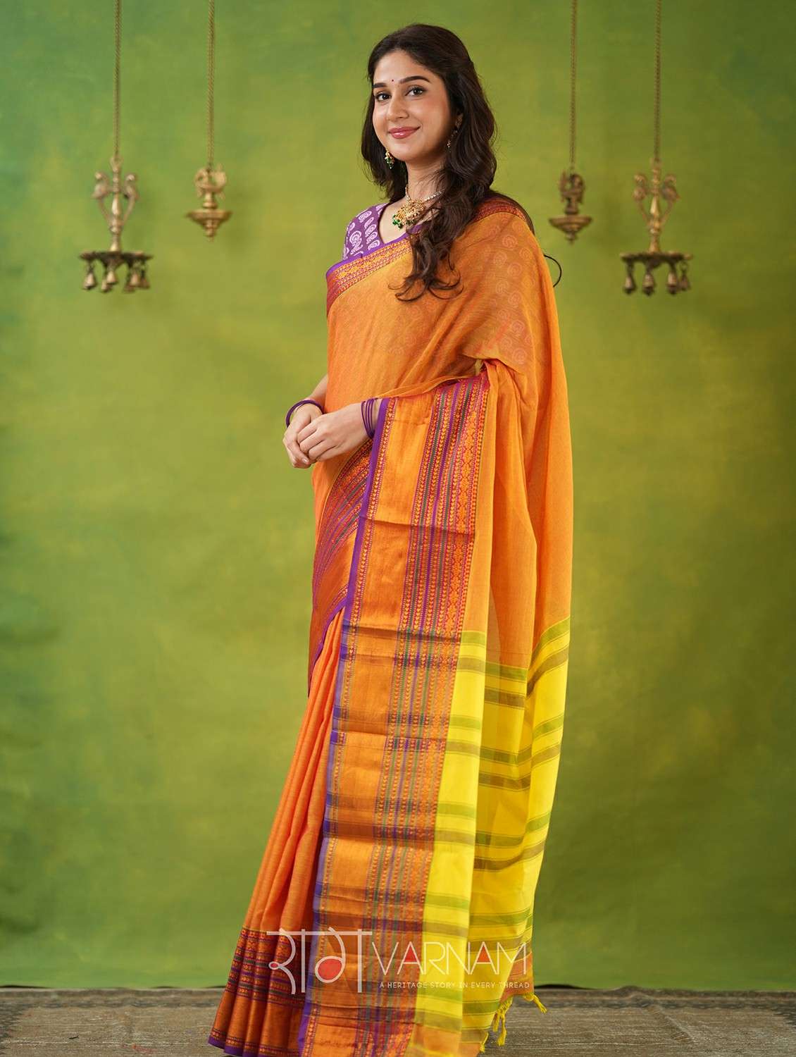 women solid with bordered narayanpet saree with blouse - 22145107 -  Standard Image - 1