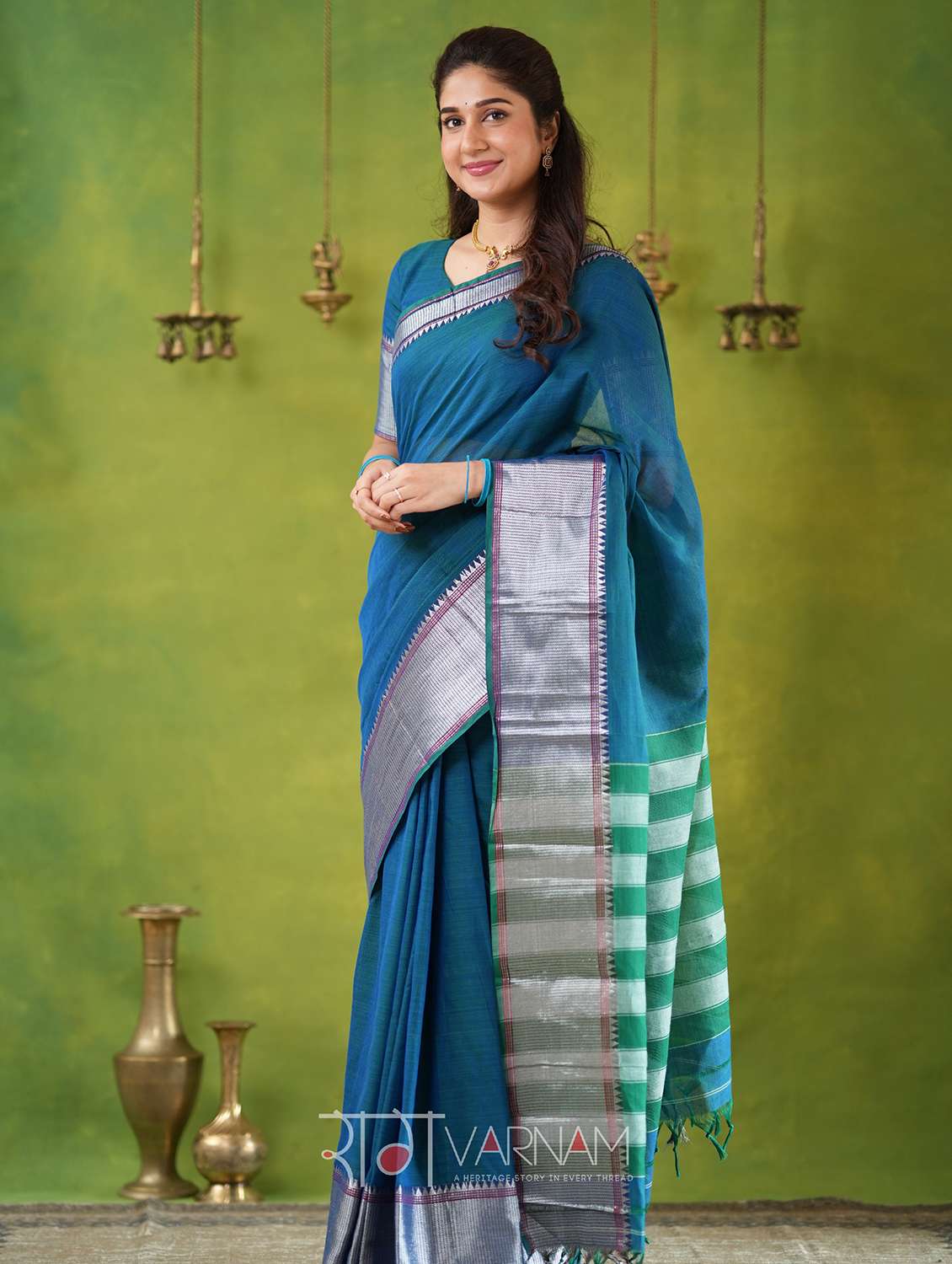 women solid with bordered narayanpet saree with blouse - 22145117 -  Standard Image - 1
