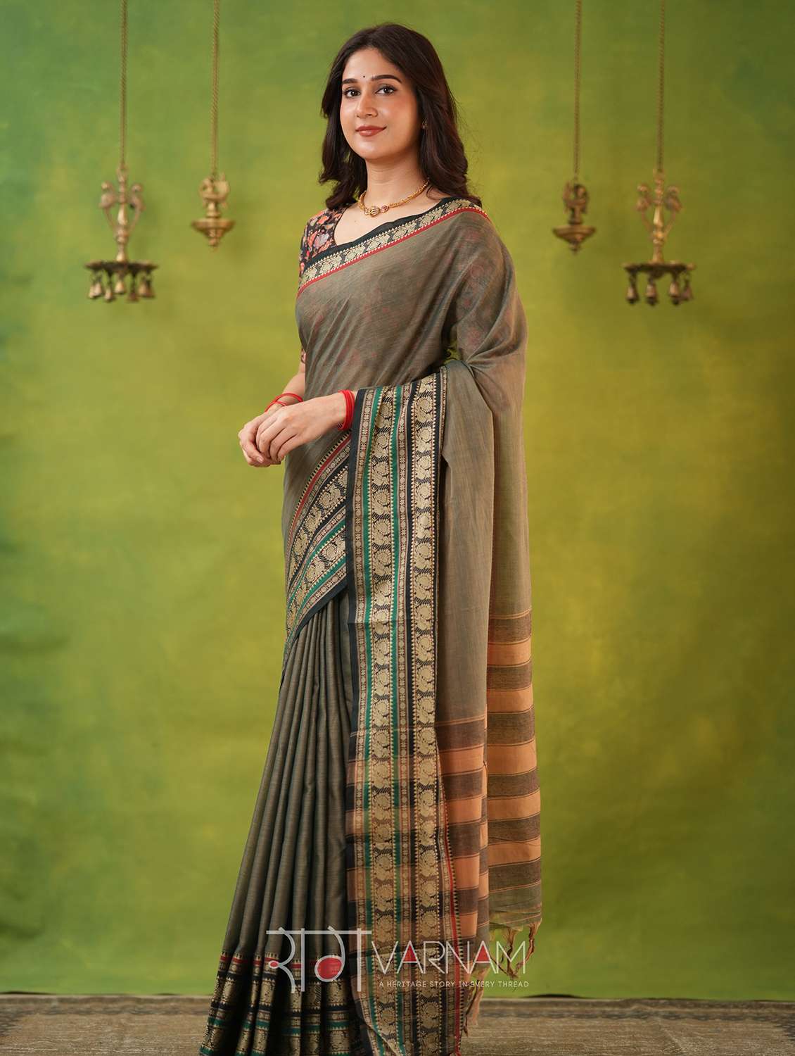 women solid with bordered narayanpet saree with blouse - 22145119 -  Standard Image - 1
