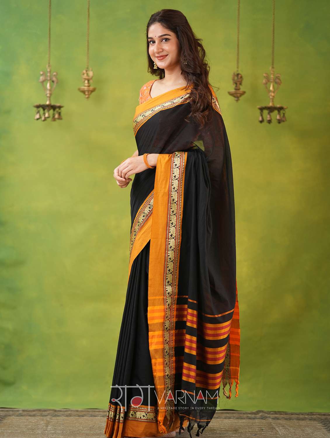 women solid with bordered narayanpet saree with blouse - 22145120 -  Standard Image - 1