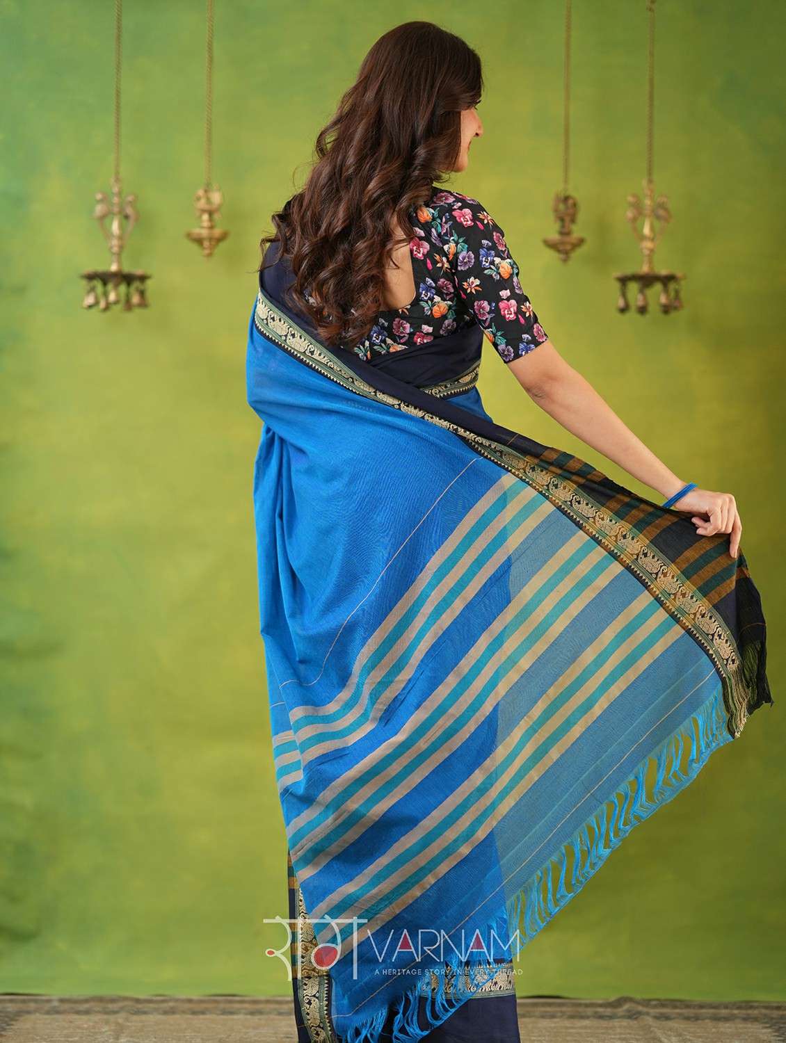 women solid with bordered narayanpet saree with blouse - 22145121 -  Standard Image - 1
