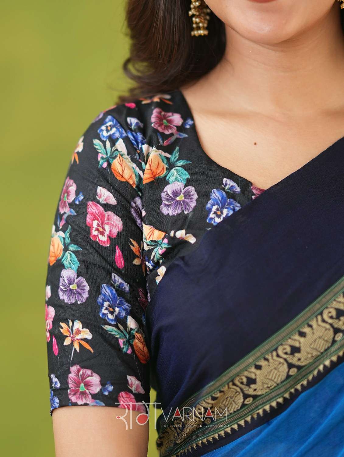 women solid with bordered narayanpet saree with blouse - 22145121 -  Standard Image - 6