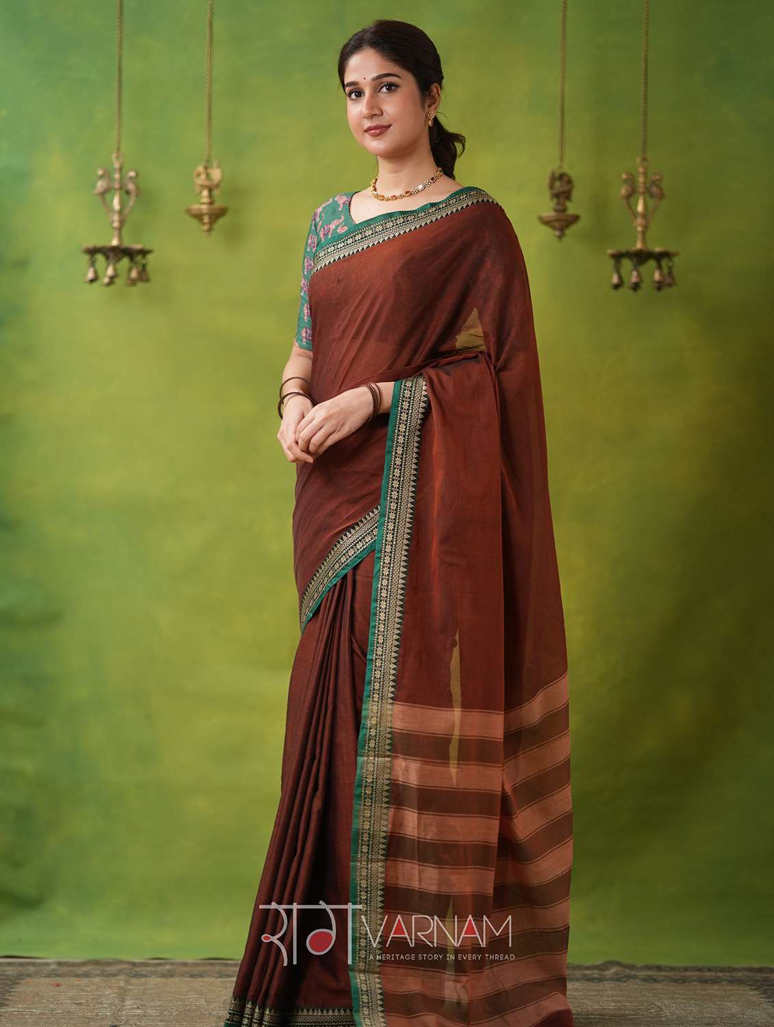 women solid with bordered narayanpet saree with blouse - 22145123 -  Standard Image - 1