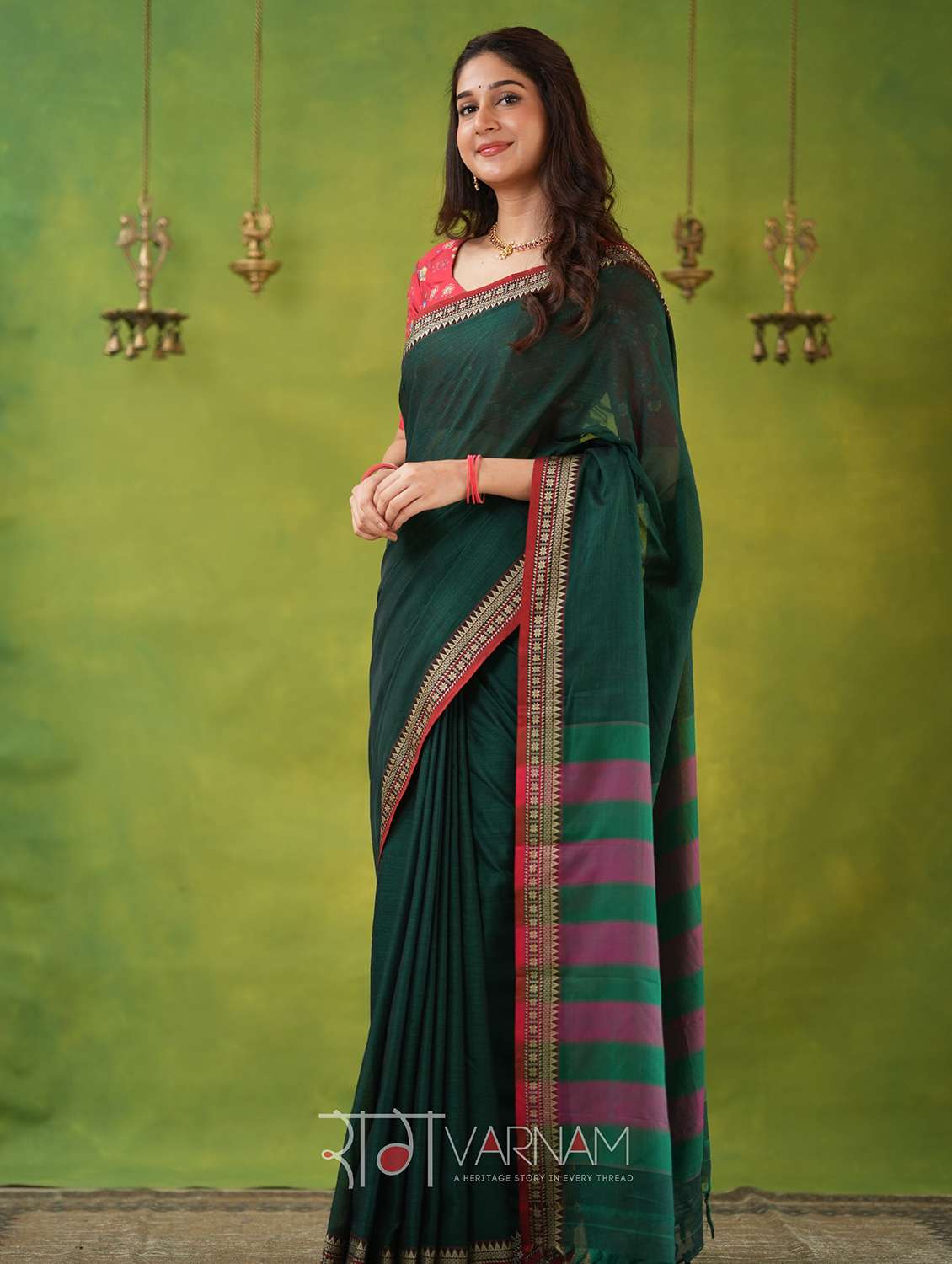 women solid with bordered narayanpet saree with blouse - 22145125 -  Standard Image - 1