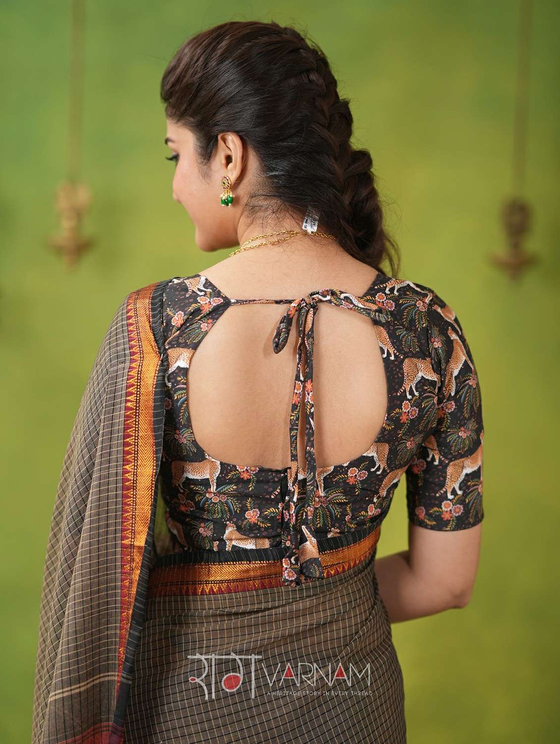 women checkered narayanpet saree with blouse - 22145127 -  Standard Image - 4