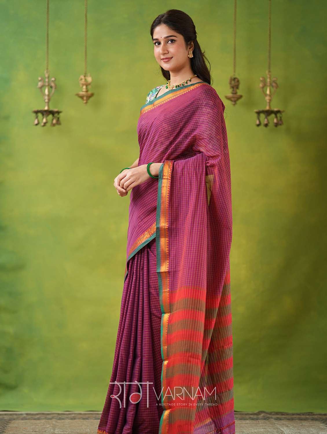 women checkered narayanpet saree with blouse - 22145128 -  Standard Image - 1