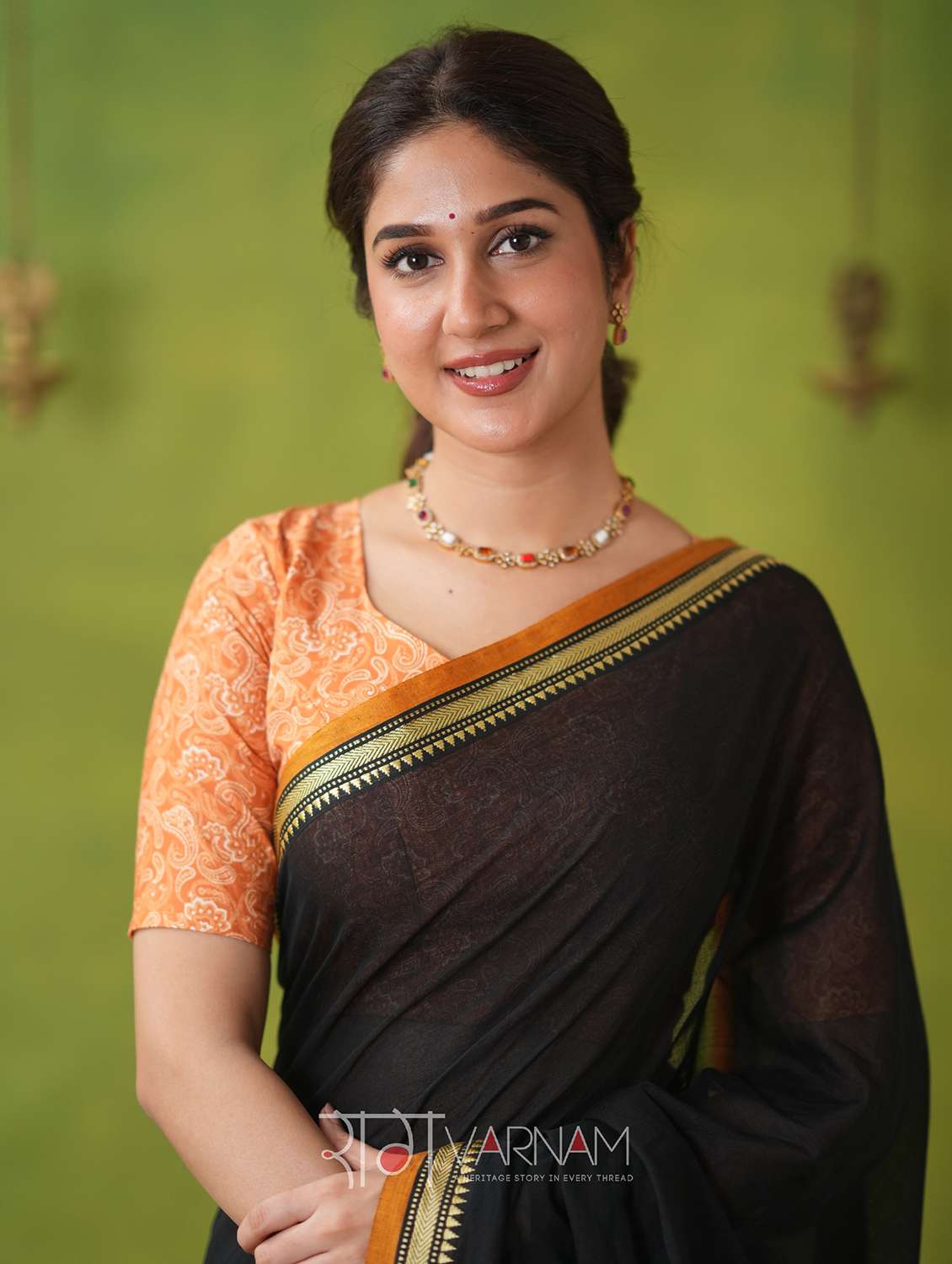 women solid with bordered narayanpet saree with blouse - 22145129 -  Standard Image - 4