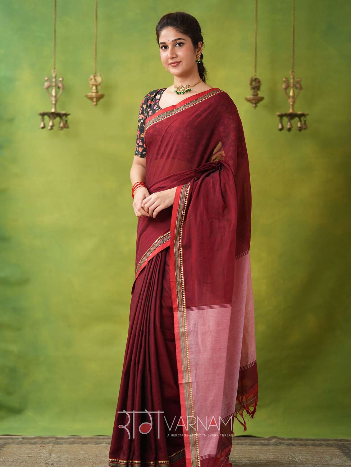 women solid with bordered narayanpet saree with blouse - 22145130 -  Standard Image - 1