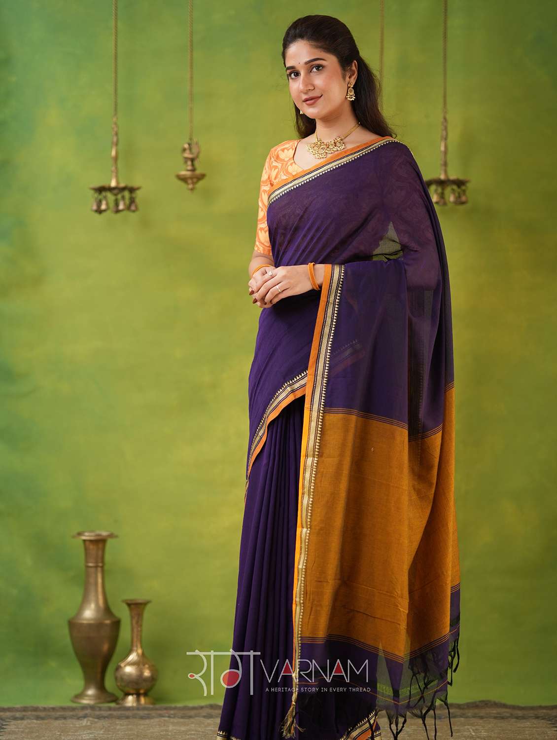women solid with bordered narayanpet saree with blouse - 22145131 -  Standard Image - 1
