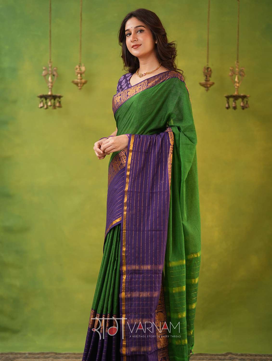 women solid with bordered narayanpet saree with blouse - 22145133 -  Standard Image - 1