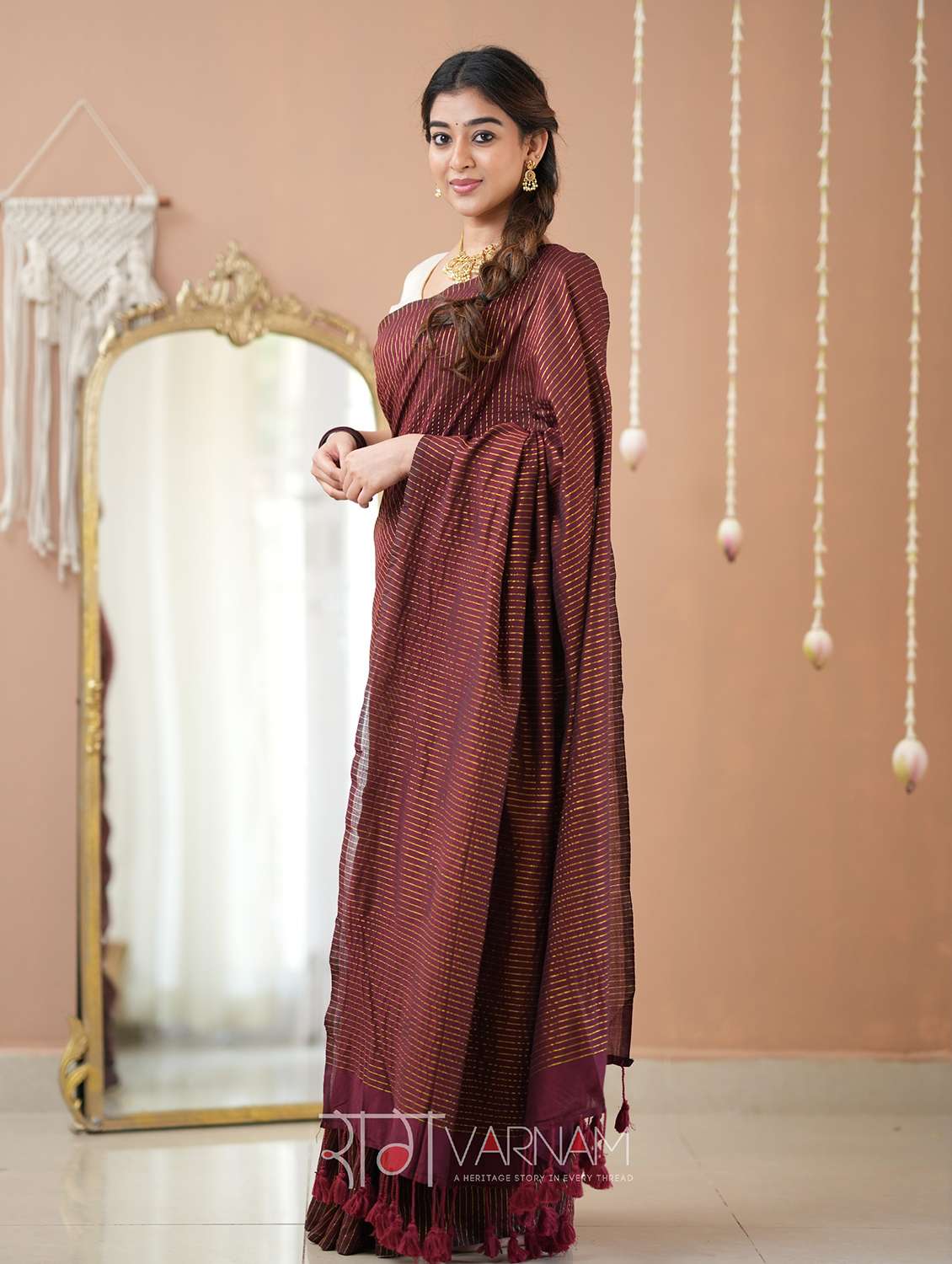 women striped handloom saree with blouse - 22145140 - Standard Image - 1