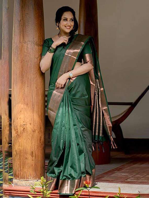 women solid with bordered saree with blouse