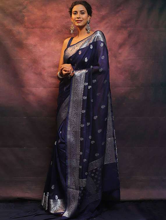 women self design banarasi saree with blouse - 22145292 - Standard Image - 1