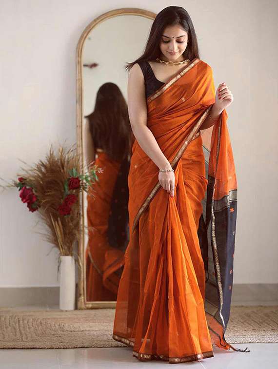 women self design handloom saree with blouse