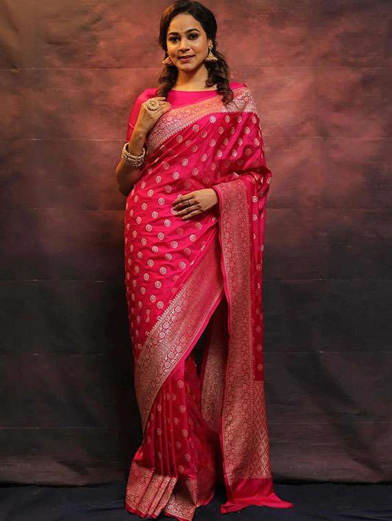 women self design banarasi saree with blouse