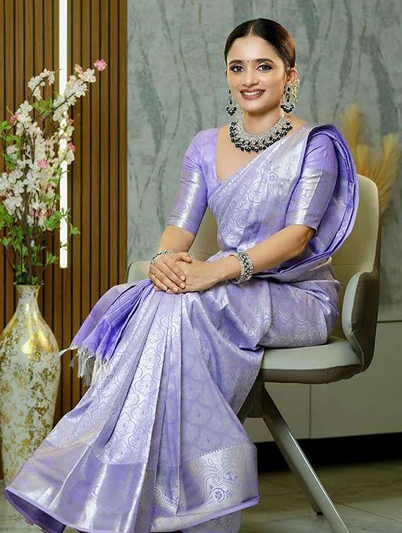 women self design banarasi saree with blouse - 22145308 -  Standard Image - 1