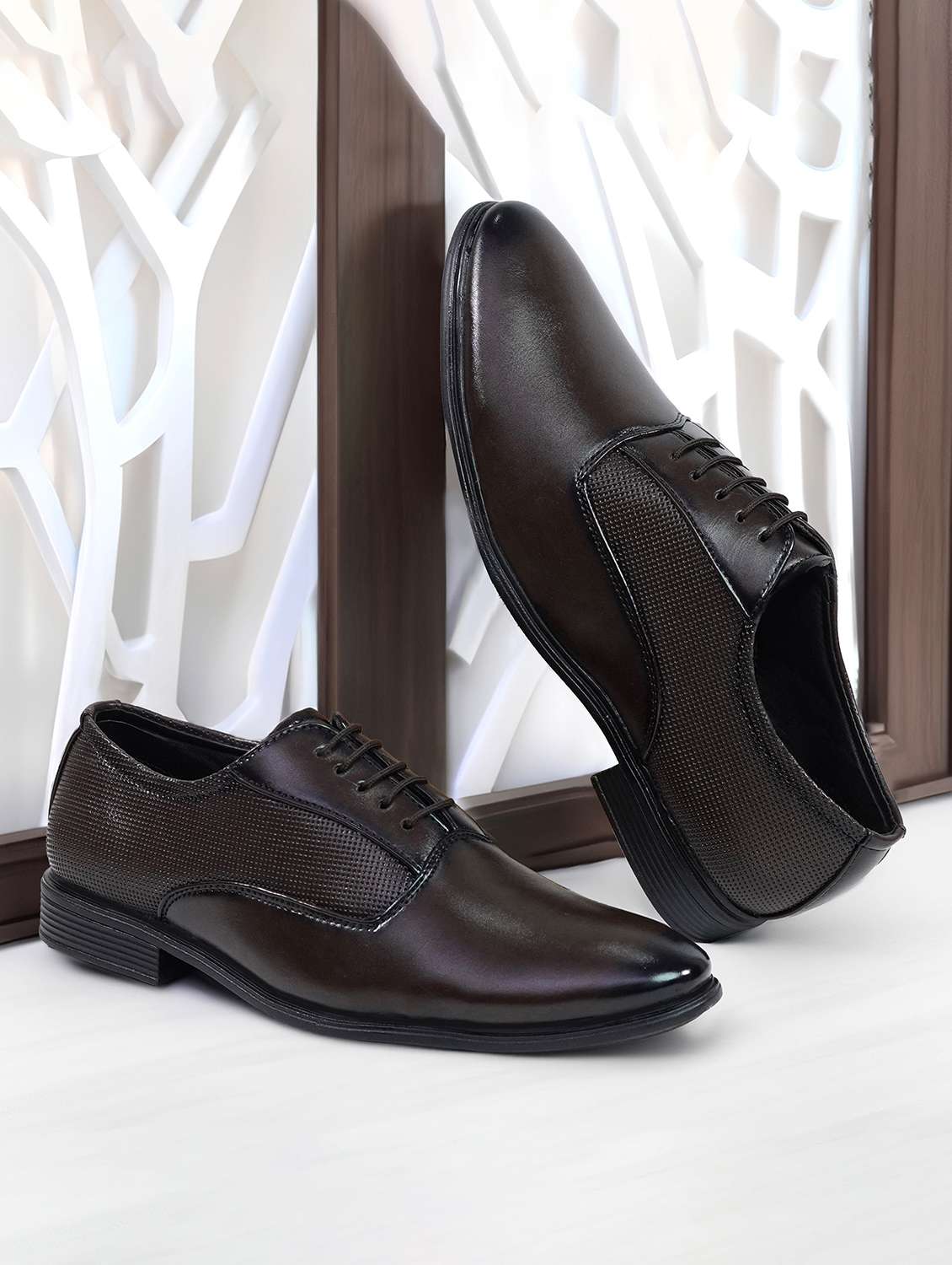 men brown lace-up oxford
