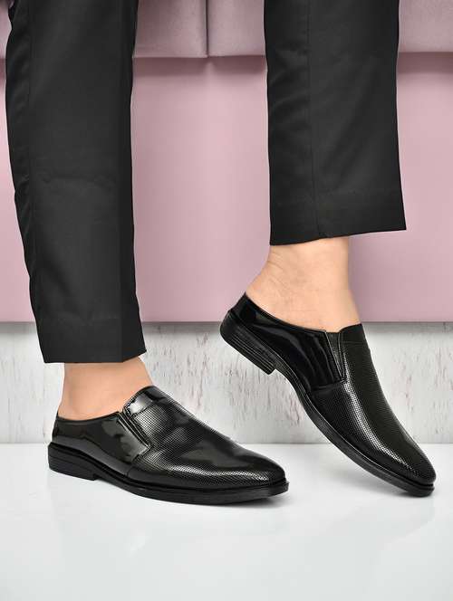 men textured slip on casual shoes - 22146043 -  Standard Image - 0