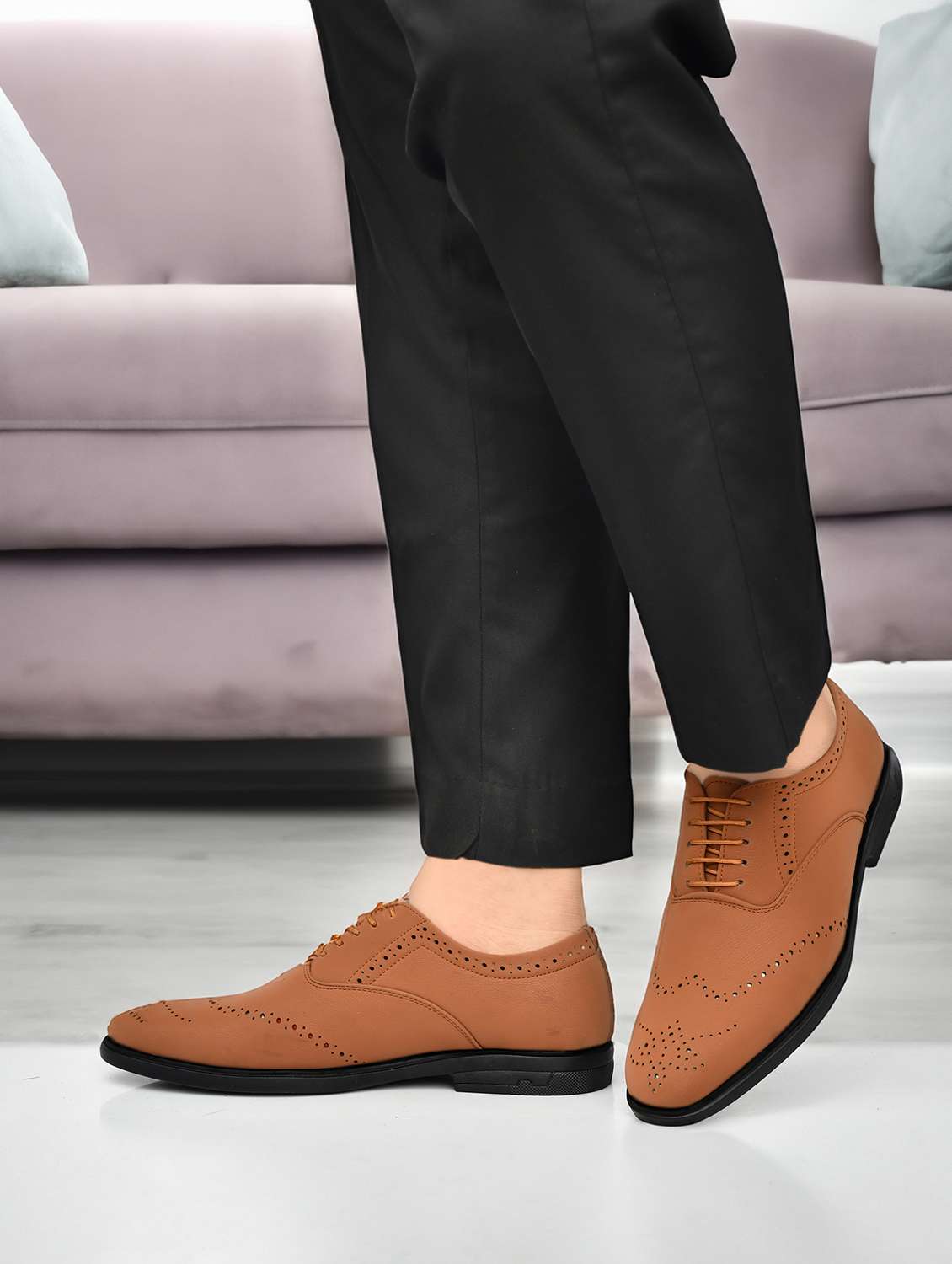 men tan lace up brouge