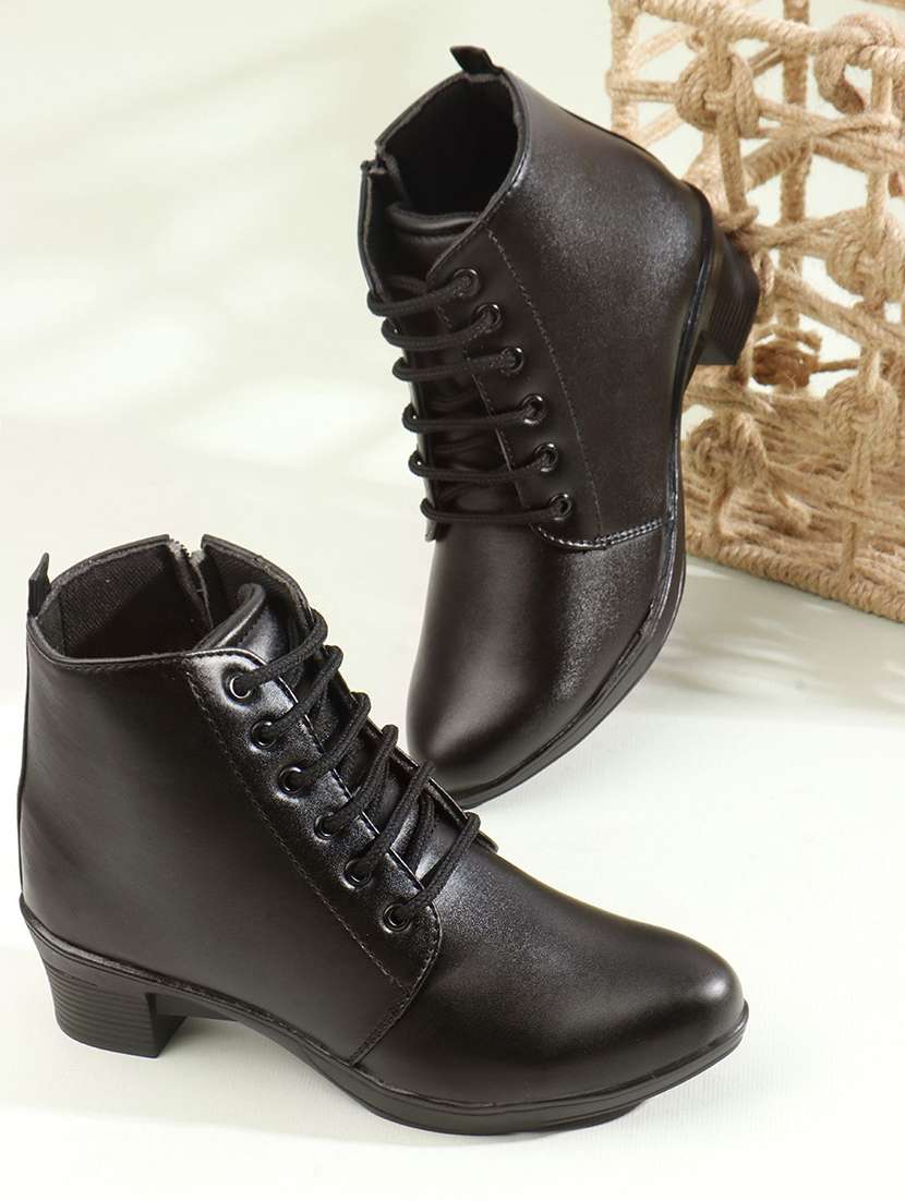 women solid lace up boot