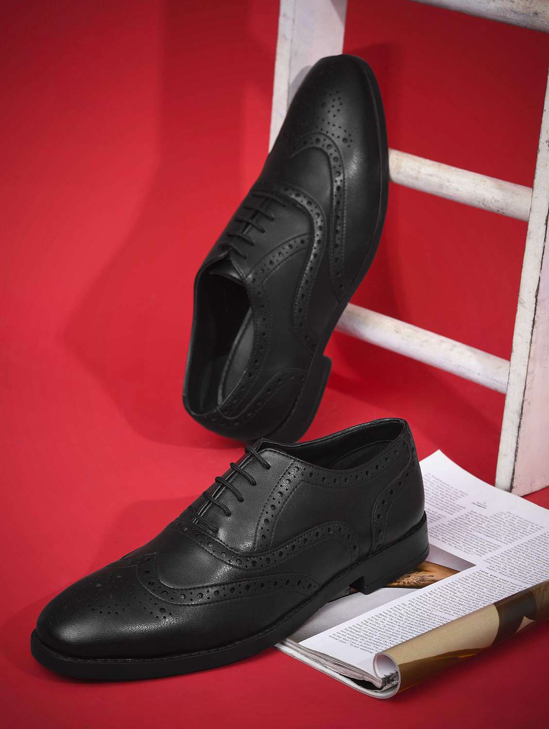 men black lace-up brouge