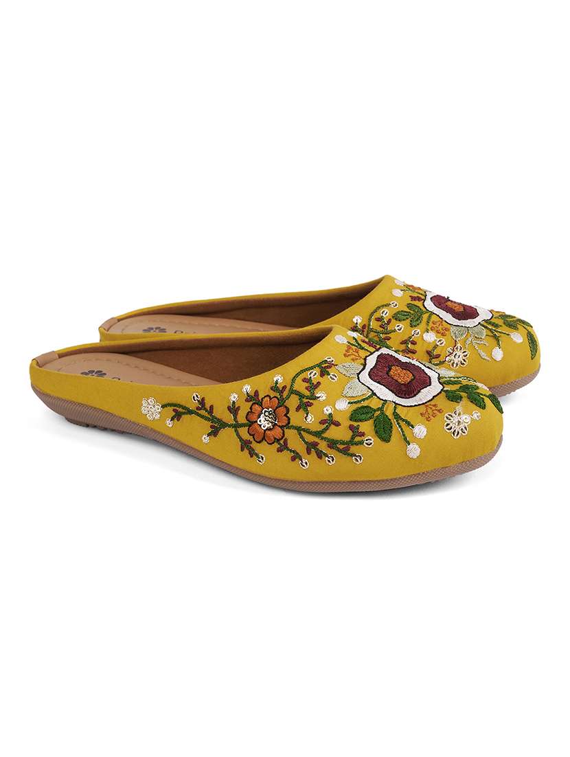 women embroidered slip on jutis - 22146568 -  Standard Image - 1