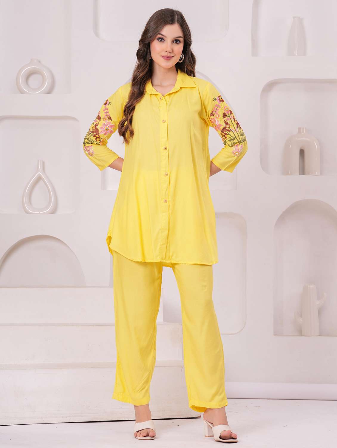 women three quarter sleeve regular fit ethnic co-ord set - 22146640 -  Standard Image - 1