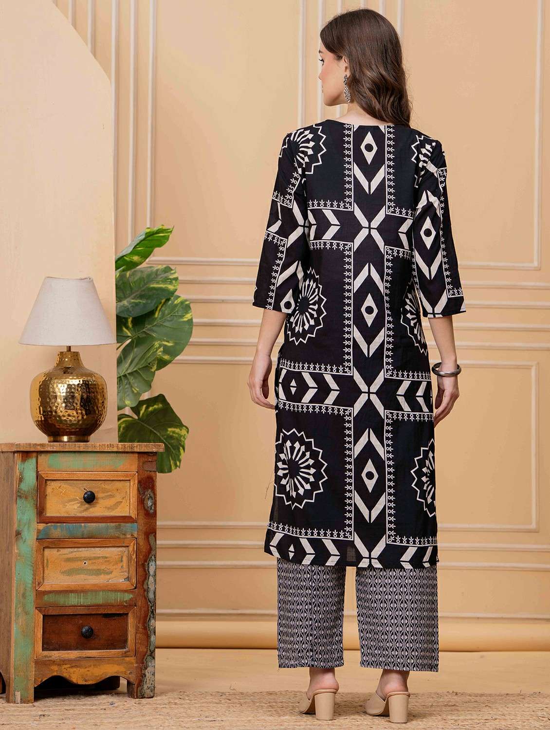 women geometric printed three quarter sleeve kurta pant with dupatta set - 22146651 -  Standard Image - 4