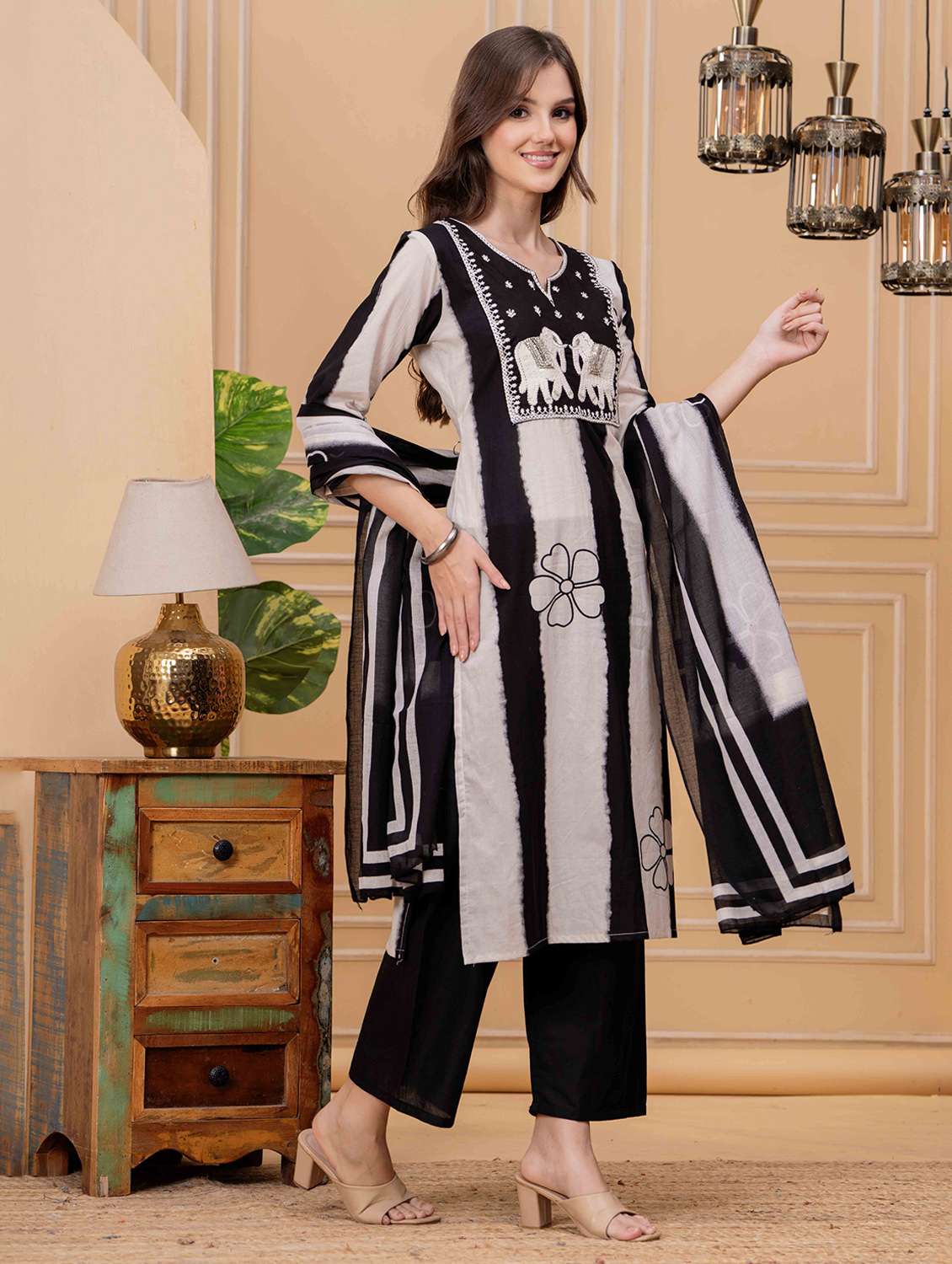 women printed three quarter sleeve kurta pant with dupatta set - 22146740 - Standard Image - 1