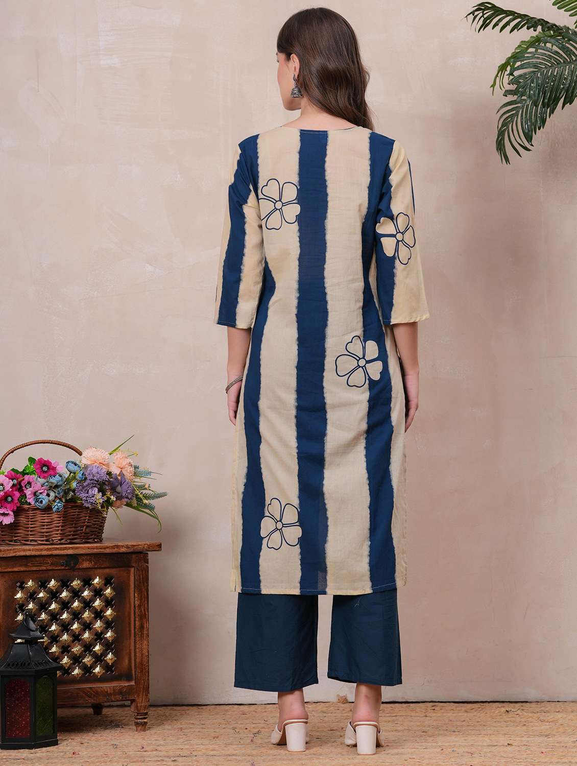 women printed three quarter sleeve kurta pant with dupatta set - 22146741 - Standard Image - 4