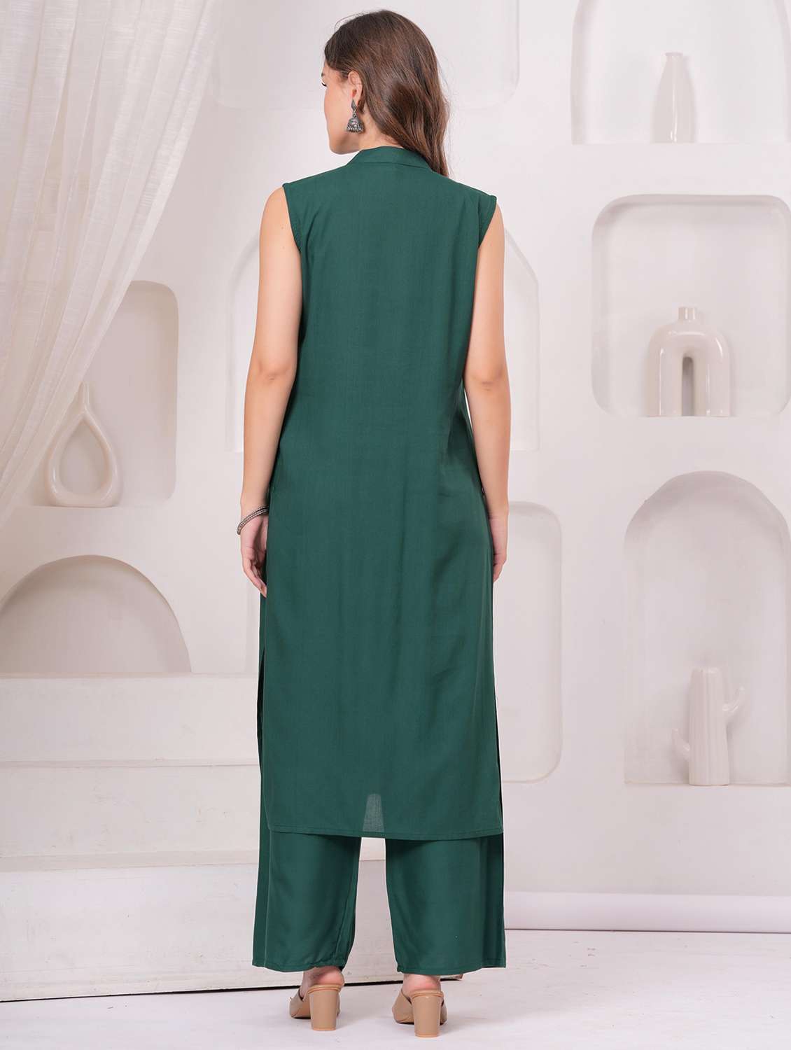 women embroidered sleeveless kurta palazzo set - 22146755 -  Standard Image - 4