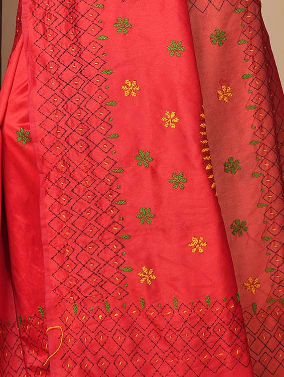 women solid with work embroidered saree with blouse - 22146911 -  Standard Image - 4