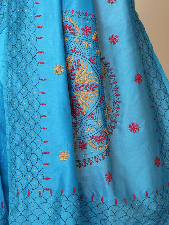 women solid with work embroidered saree with blouse - 22146912 -  Standard Image - 4