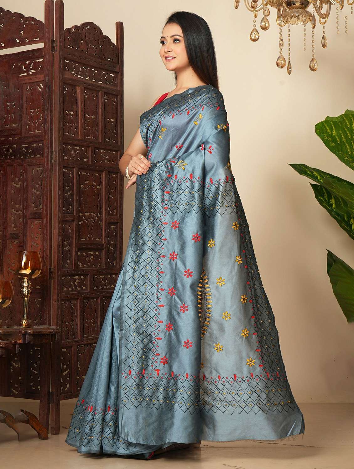 women solid with work embroidered saree with blouse - 22146914 -  Standard Image - 1