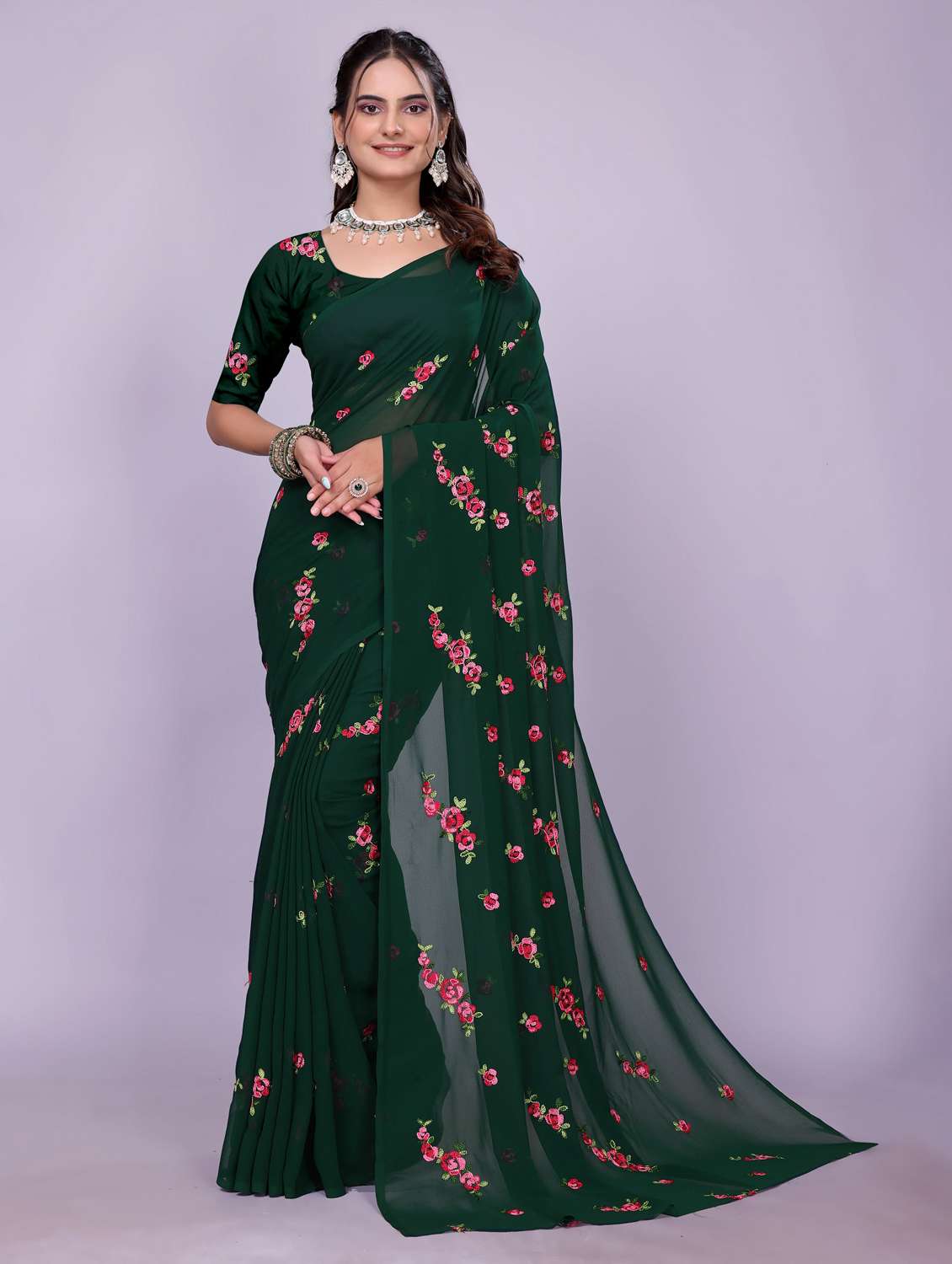 women green embroidered saree with blouse - 22147129 - Standard Image - 1
