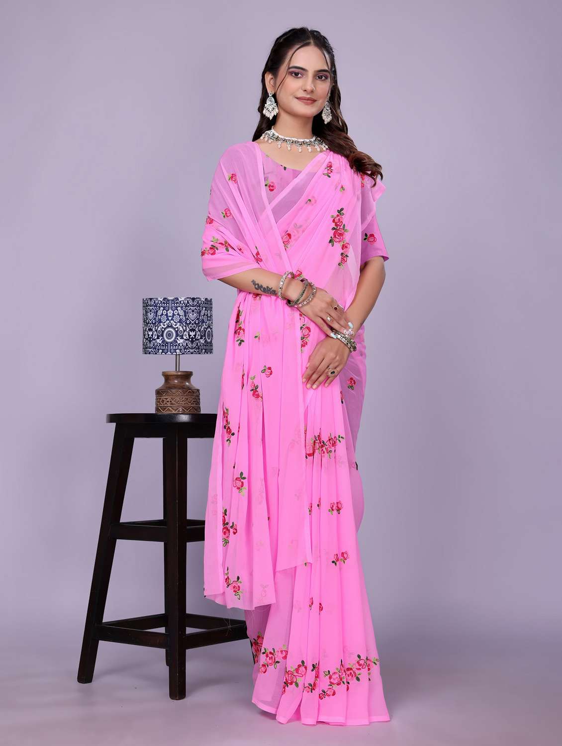 women pink embroidered saree with blouse - 22147130 - Standard Image - 1