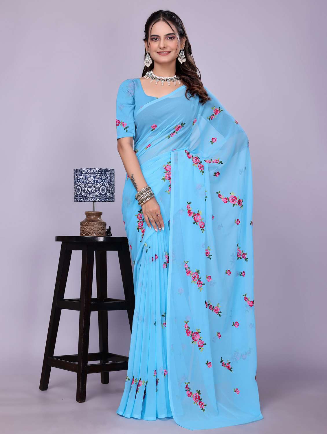 women light blue embroidered saree with blouse - 22147131 - Standard Image - 1