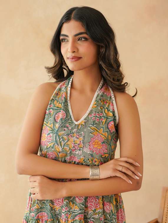 women floral print sleeveless tiered dress - 22147247 -  Standard Image - 4