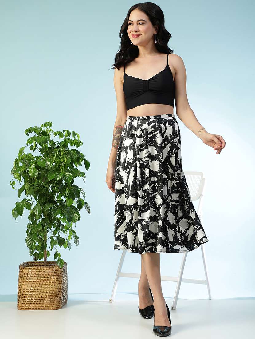 women pringted mid rise flared skirt - 22147443 -  Standard Image - 4